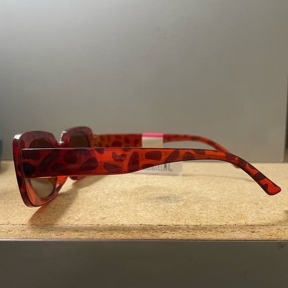 Tortoise frame style unisex sunglasses - Picture 3 of 5